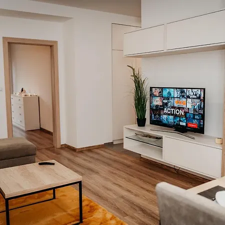 Old Town Center 2 - Private Parking Included Apartment