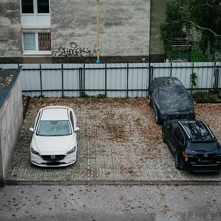 Old Town Center 2 - Private Parking Included