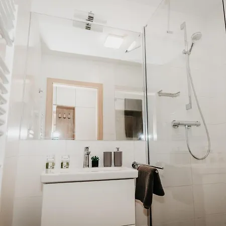 Old Town Center 2 - Private Parking Included *