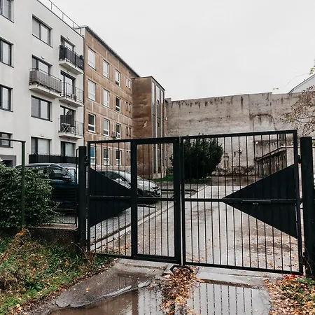 Old Town Center 2 - Private Parking Included